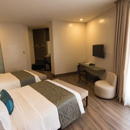 Goldberry Lite Hotel Илойло Сити Екстериор снимка