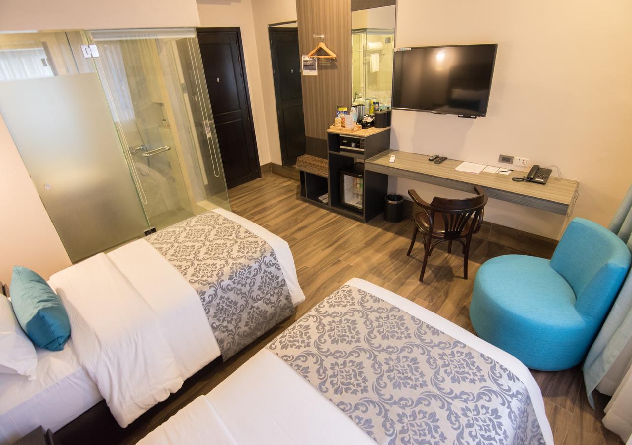 Goldberry Lite Hotel Илойло Сити Екстериор снимка