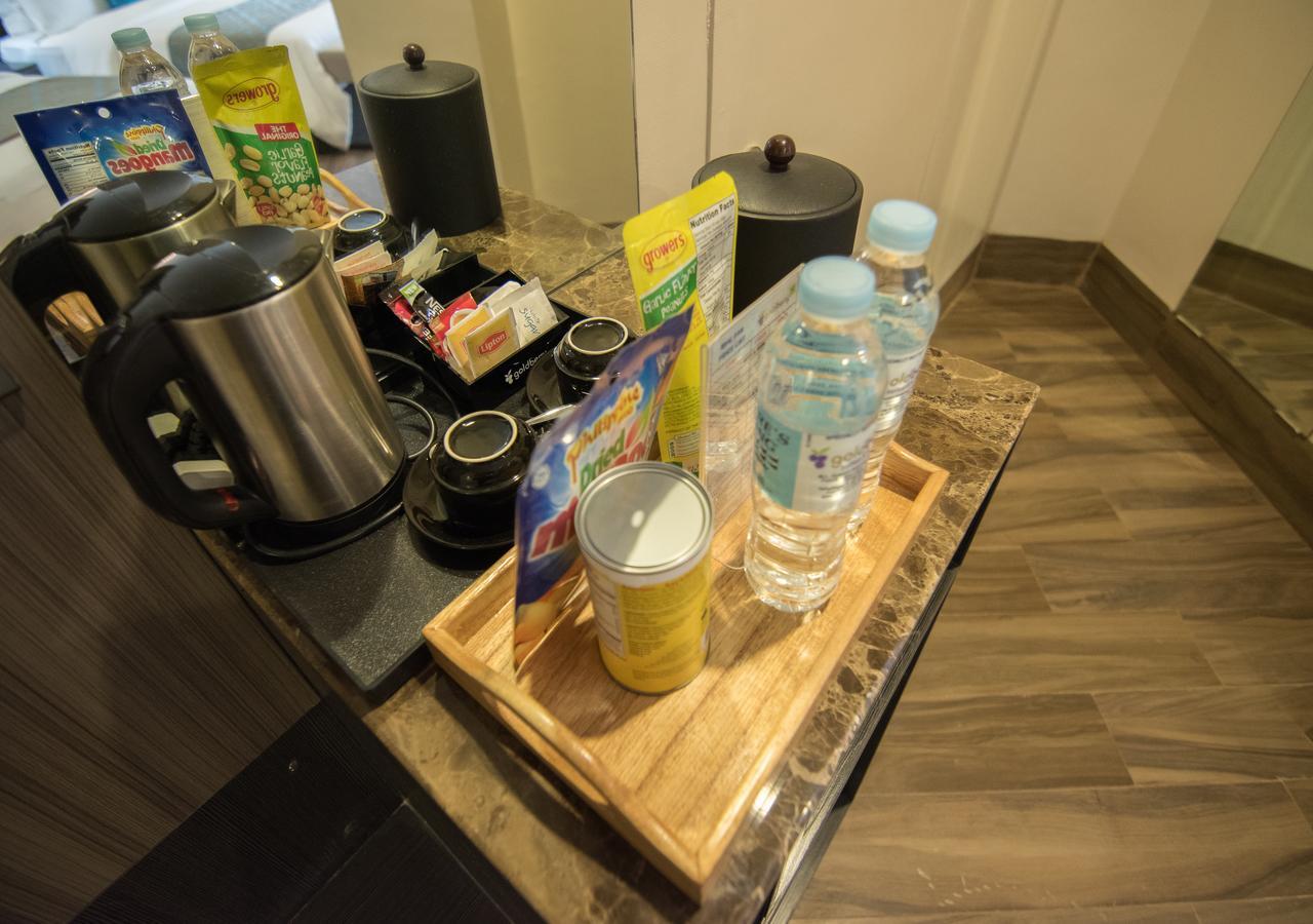 Goldberry Lite Hotel Илойло Сити Екстериор снимка
