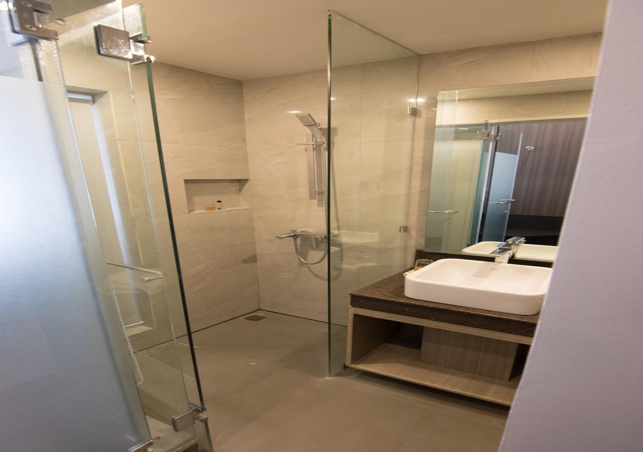 Goldberry Lite Hotel Илойло Сити Екстериор снимка