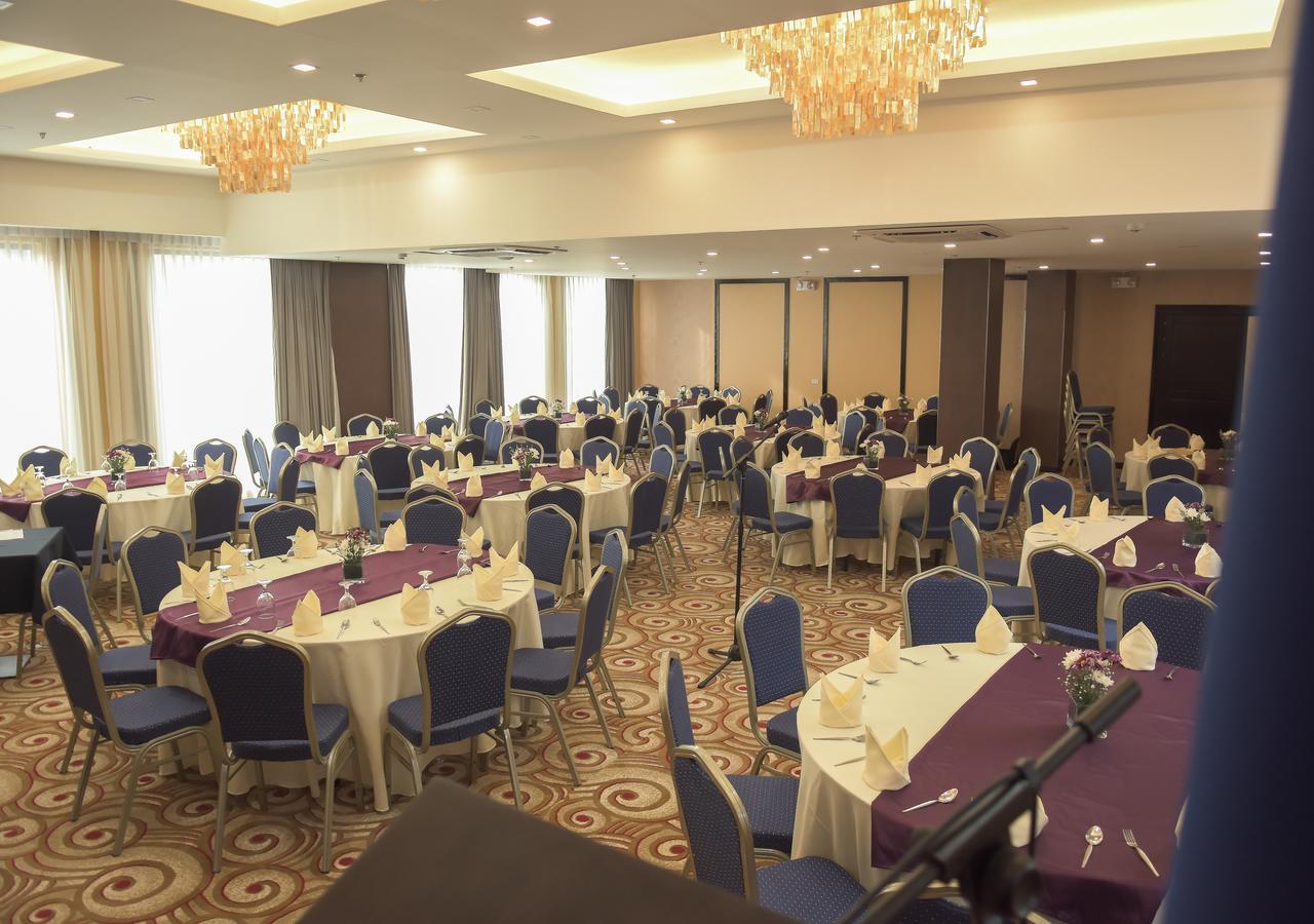 Goldberry Lite Hotel Илойло Сити Екстериор снимка