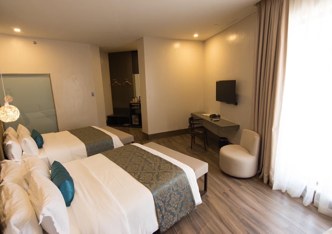 Goldberry Lite Hotel Илойло Сити Екстериор снимка