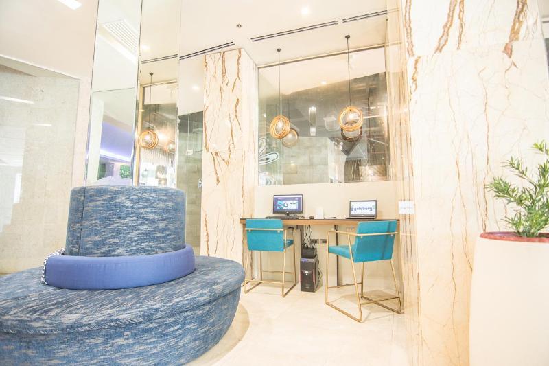 Goldberry Lite Hotel Илойло Сити Екстериор снимка