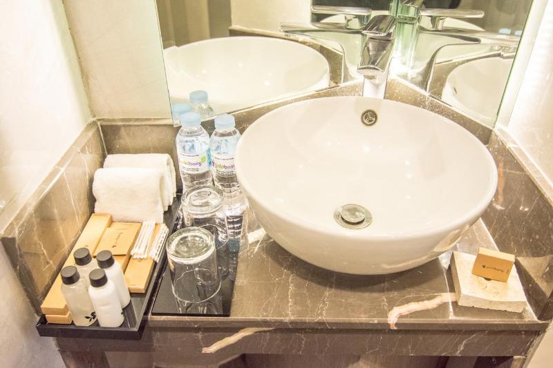 Goldberry Lite Hotel Илойло Сити Екстериор снимка