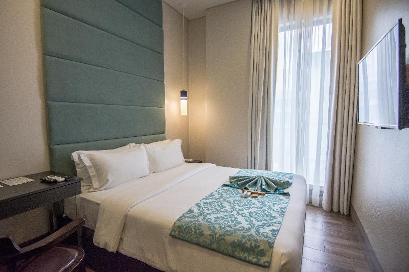 Goldberry Lite Hotel Илойло Сити Екстериор снимка