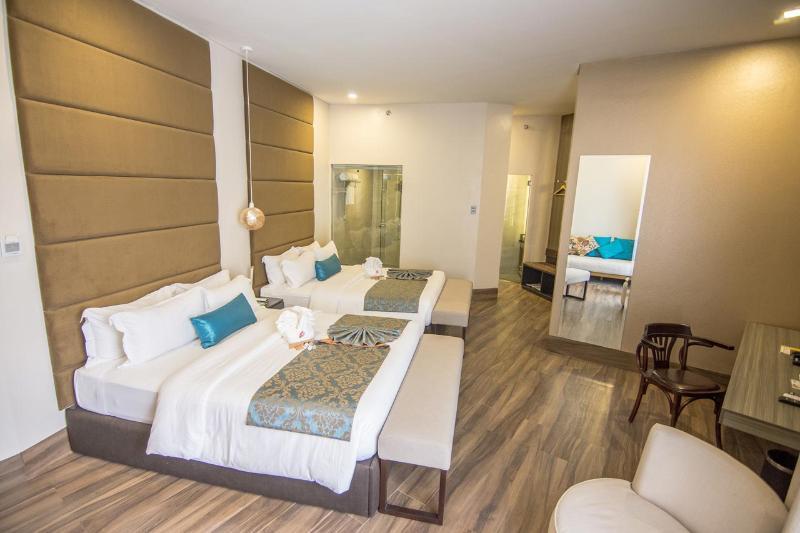 Goldberry Lite Hotel Илойло Сити Екстериор снимка