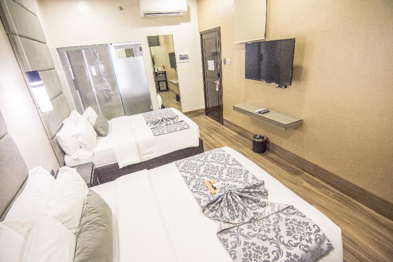 Goldberry Lite Hotel Илойло Сити Екстериор снимка